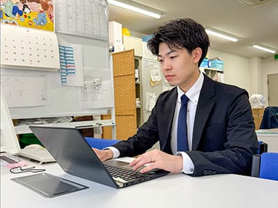 株式会社東洋の福岡営業職の仕事風景
