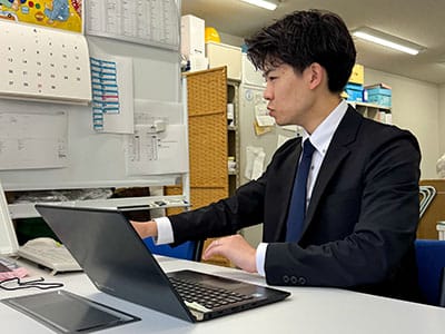 福岡営業職の社員インタビューで職場を紹介