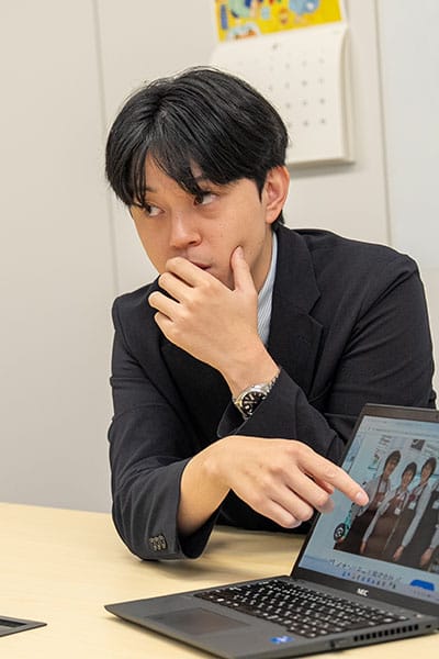 株式会社東洋の現場でリネンサプライ業務に取り組む社員