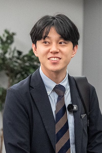 株式会社東洋の職場で清潔を支える仕事風景
