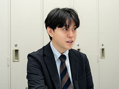 東京営業職が仕事の流れを紹介する写真