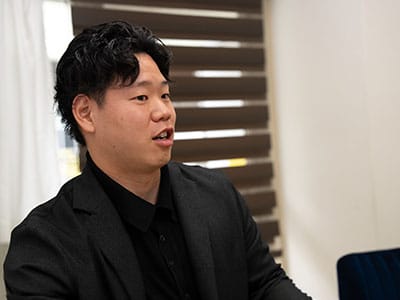 社員座談会で採用メッセージを伝える様子