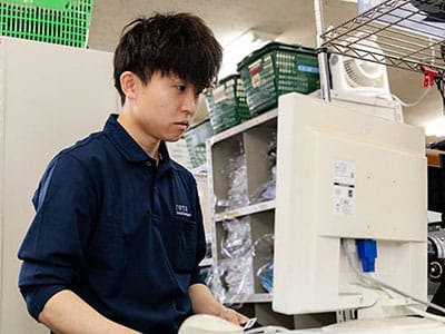 商品管理業務でユニフォームレンタルを支える仕事