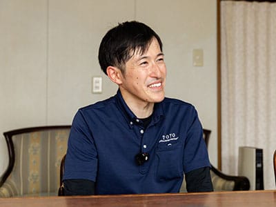 生産業務の仕事内容を伝える社員インタビュー写真