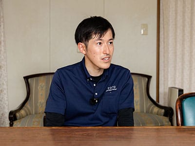 株式会社東洋の生産業務で働く様子